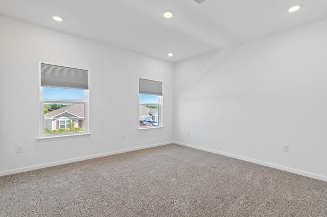 56 Silverthorn Street, Freeport, FL 32439