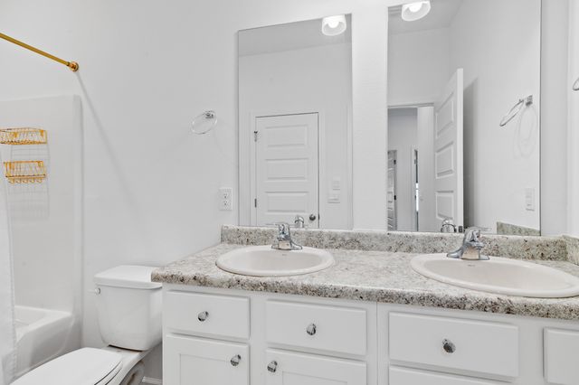 56 Silverthorn Street, Freeport, FL 32439