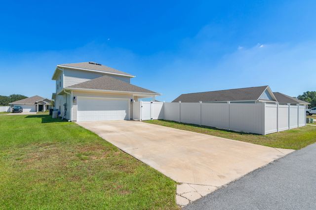 56 Silverthorn Street, Freeport, FL 32439