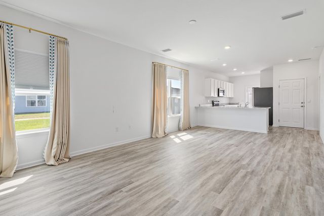 56 Silverthorn Street, Freeport, FL 32439