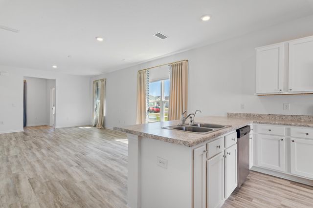 56 Silverthorn Street, Freeport, FL 32439