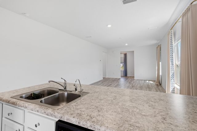 56 Silverthorn Street, Freeport, FL 32439