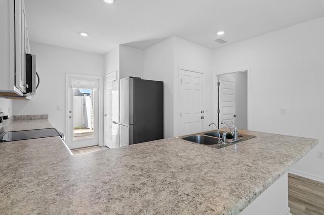 56 Silverthorn Street, Freeport, FL 32439