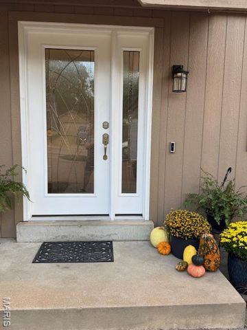 949 Barcroft Woods Court, Manchester, MO 63021