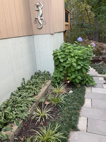 949 Barcroft Woods Court, Manchester, MO 63021