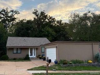 949 Barcroft Woods Court, Manchester, MO 63021