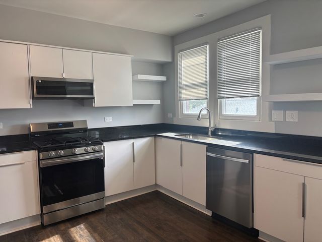 3122 Wisconsin Avenue, Berwyn, IL 60402