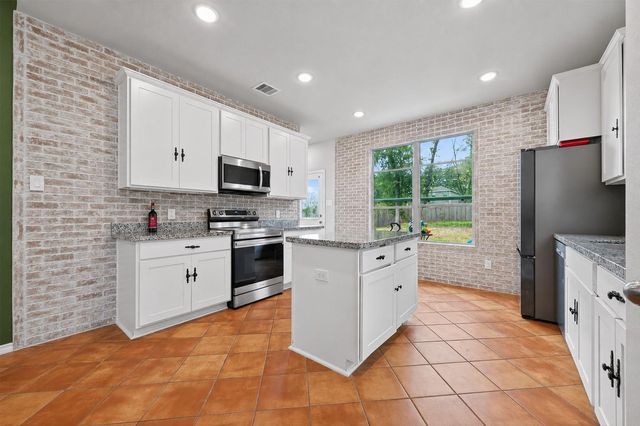 804 Pearl River Drive, Conroe, TX 77316