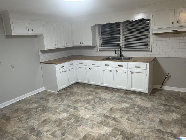 1713 COURTNEY AVENUE, Bessemer, AL 35020