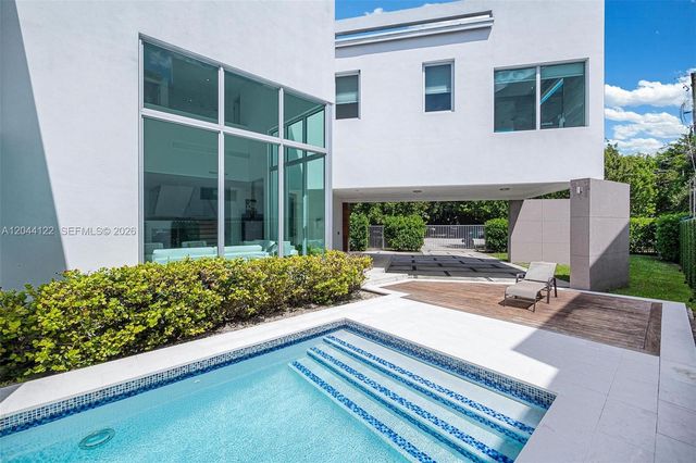 200 SW 32nd Road, Miami, FL 33129
