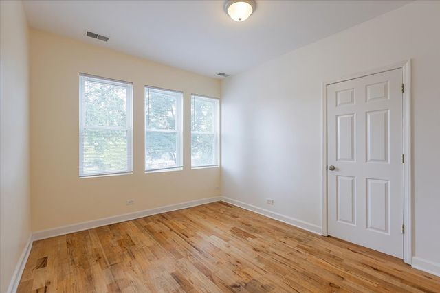 1234 W 49th Place 2F, Chicago, IL 60609