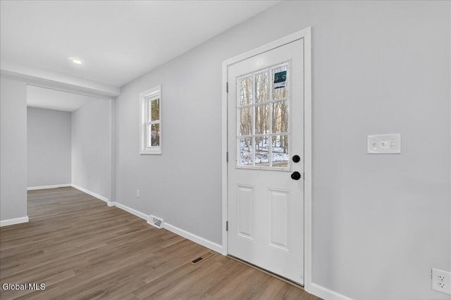 6 Charl Lane, Brunswick, NY 12180