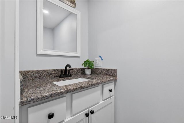 6 Charl Lane, Brunswick, NY 12180