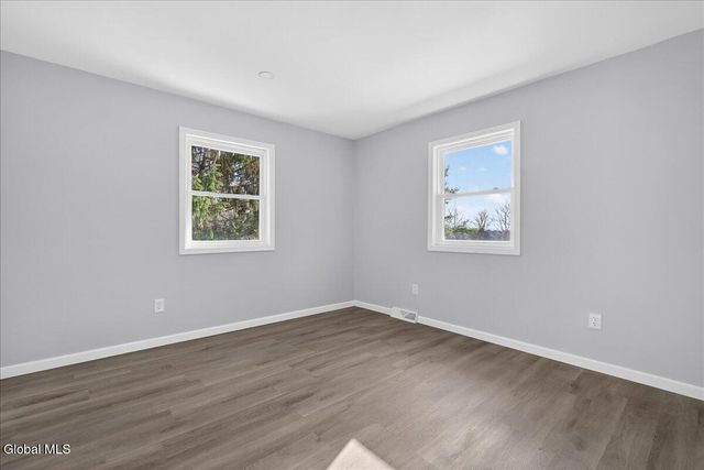 6 Charl Lane, Brunswick, NY 12180