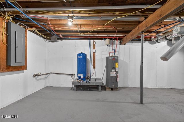 6 Charl Lane, Brunswick, NY 12180