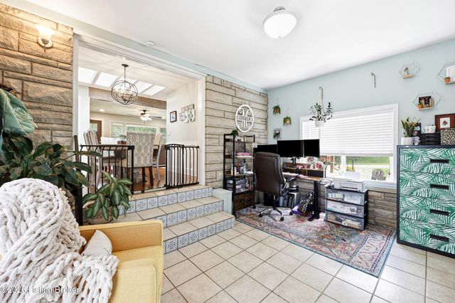 6314 Moorhaven Dr, Louisville, KY 40228