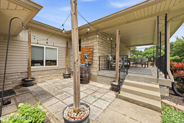 6314 Moorhaven Dr, Louisville, KY 40228
