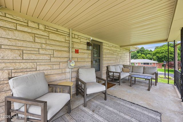 6314 Moorhaven Dr, Louisville, KY 40228