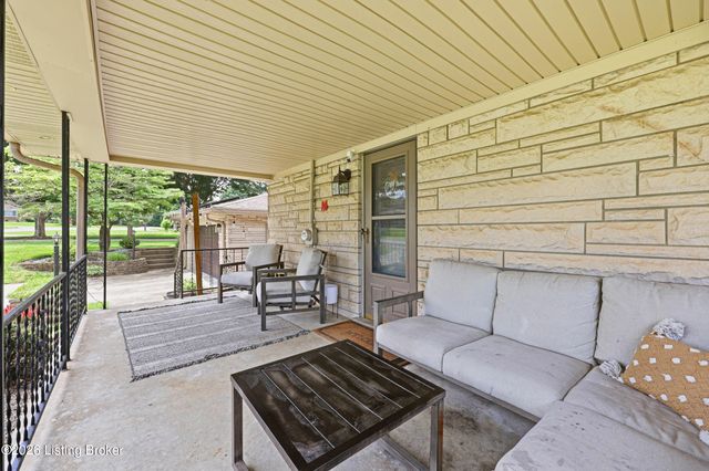 6314 Moorhaven Dr, Louisville, KY 40228