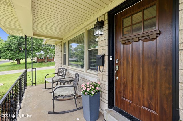 6314 Moorhaven Dr, Louisville, KY 40228