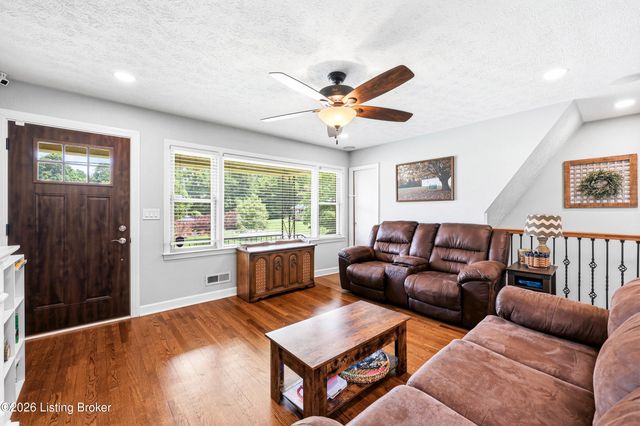 6314 Moorhaven Dr, Louisville, KY 40228