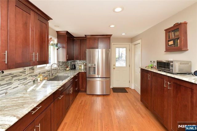 0-35 Midland Avenue, Fair Lawn, NJ 07410