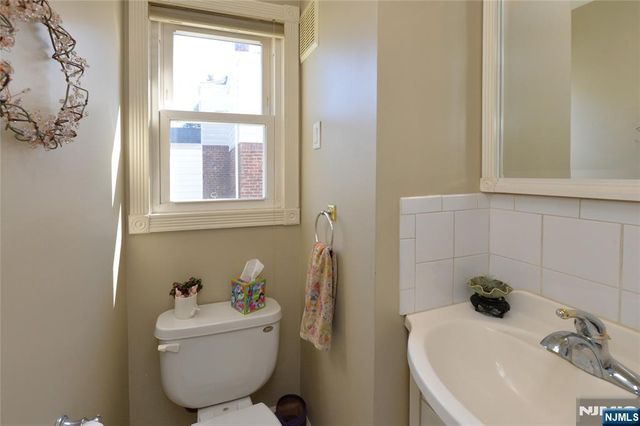 0-35 Midland Avenue, Fair Lawn, NJ 07410