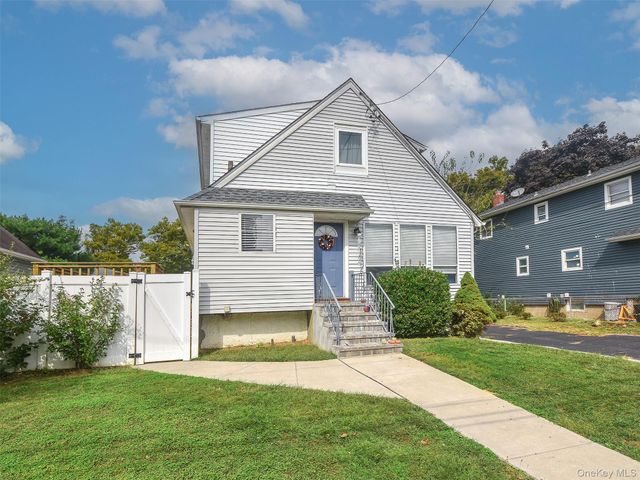 3 A Pequot Avenue, Port Washington, NY 11050