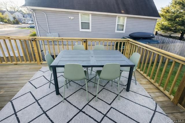 3 A Pequot Avenue, Port Washington, NY 11050