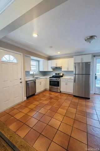 3 A Pequot Avenue, Port Washington, NY 11050