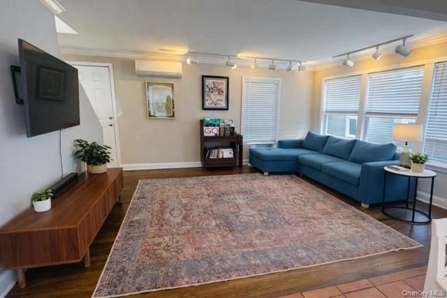 3 A Pequot Avenue, Port Washington, NY 11050