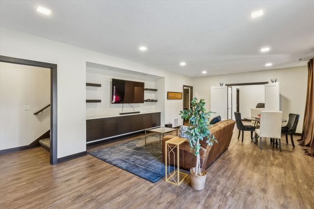 1904 NW Prairie Creek Drive, Grimes, IA 50111