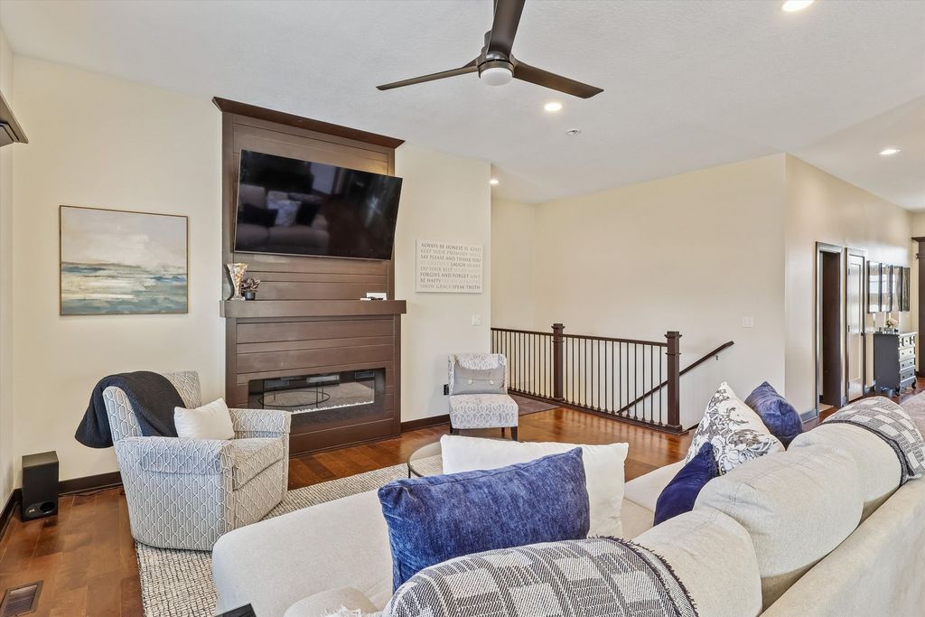 1904 NW Prairie Creek Drive, Grimes, IA 50111