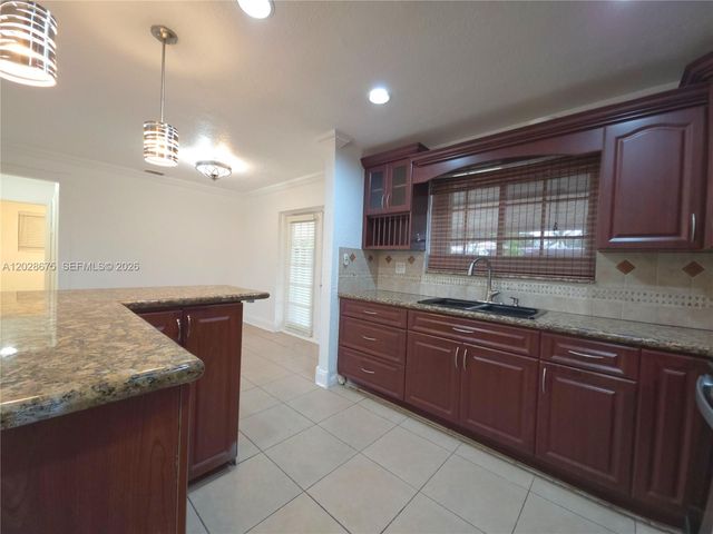 8420 NW 10th St, Pembroke Pines, FL 33024