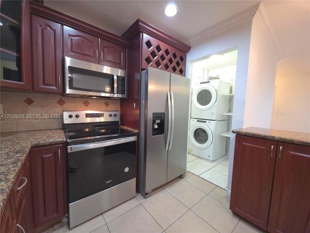 8420 NW 10th St, Pembroke Pines, FL 33024