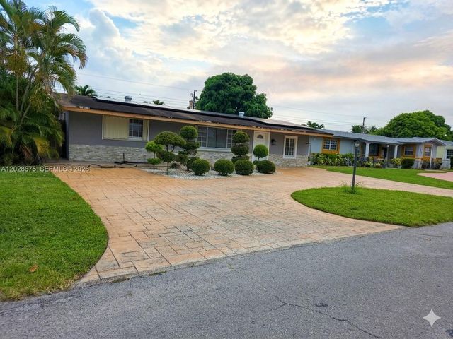 8420 NW 10th St, Pembroke Pines, FL 33024