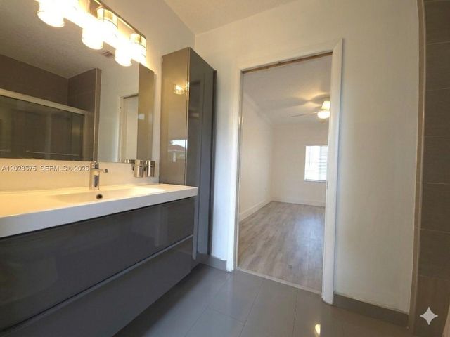 8420 NW 10th St, Pembroke Pines, FL 33024