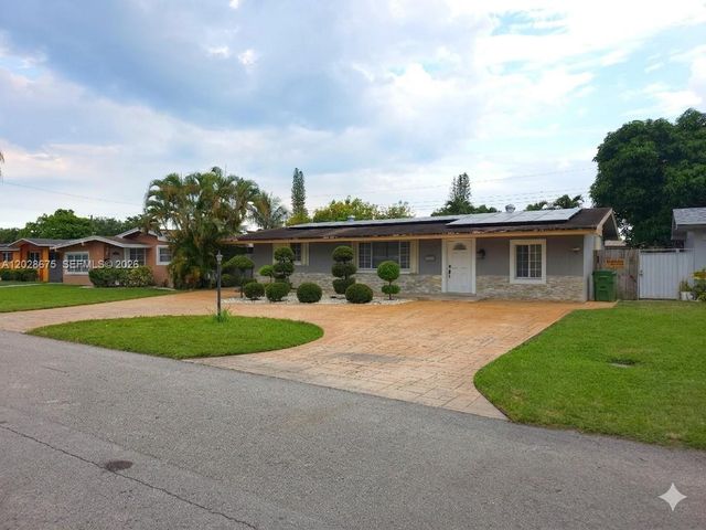 8420 NW 10th St, Pembroke Pines, FL 33024