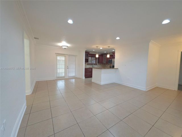 8420 NW 10th St, Pembroke Pines, FL 33024