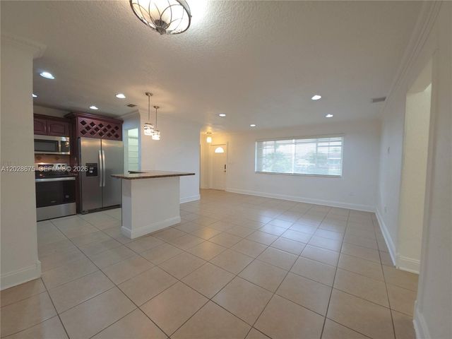 8420 NW 10th St, Pembroke Pines, FL 33024