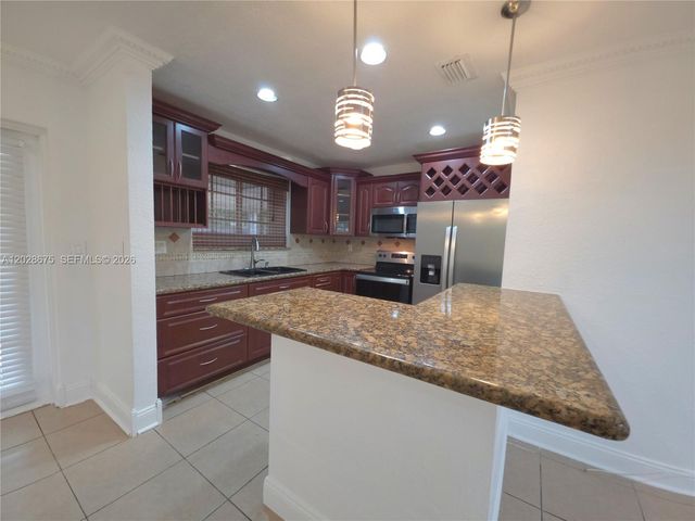 8420 NW 10th St, Pembroke Pines, FL 33024