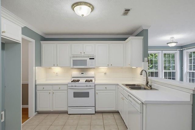 110 Brookstone Crest, Newnan, GA 30265