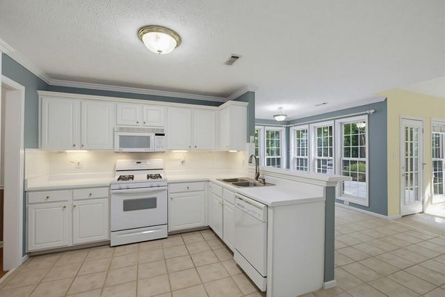 110 Brookstone Crest, Newnan, GA 30265