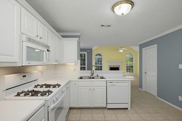 110 Brookstone Crest, Newnan, GA 30265