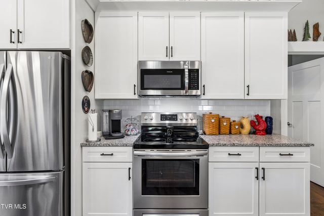 1120 Miller Drive Unit 201, Jonesborough, TN 37659