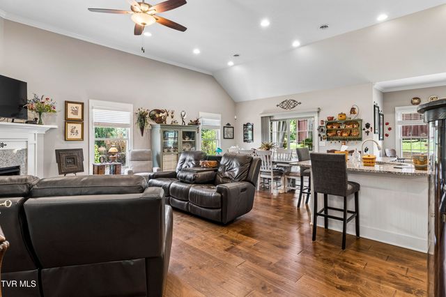 1120 Miller Drive Unit 201, Jonesborough, TN 37659