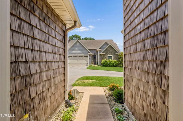 1120 Miller Drive Unit 201, Jonesborough, TN 37659