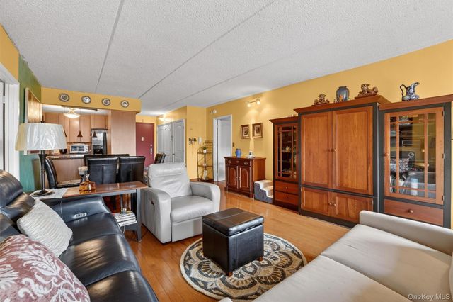 1376 Midland Ave 810, Bronxville, NY 10708