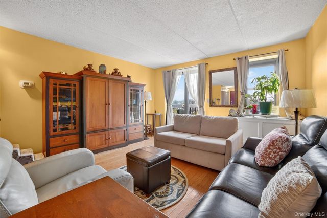 1376 Midland Ave 810, Bronxville, NY 10708
