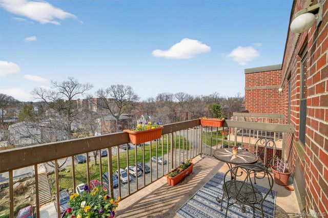 1376 Midland Ave 810, Bronxville, NY 10708